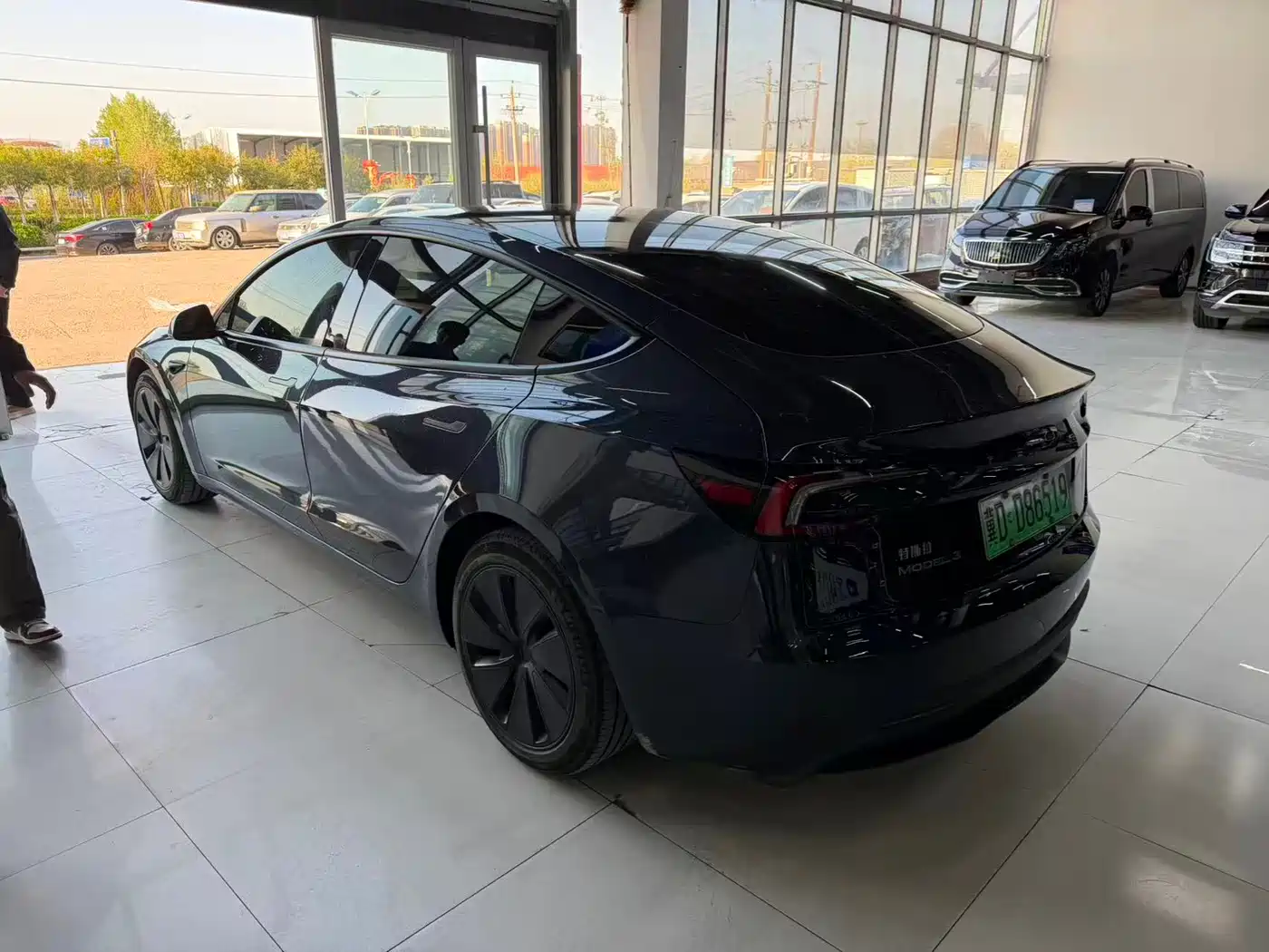 TESLA MODEL 3
