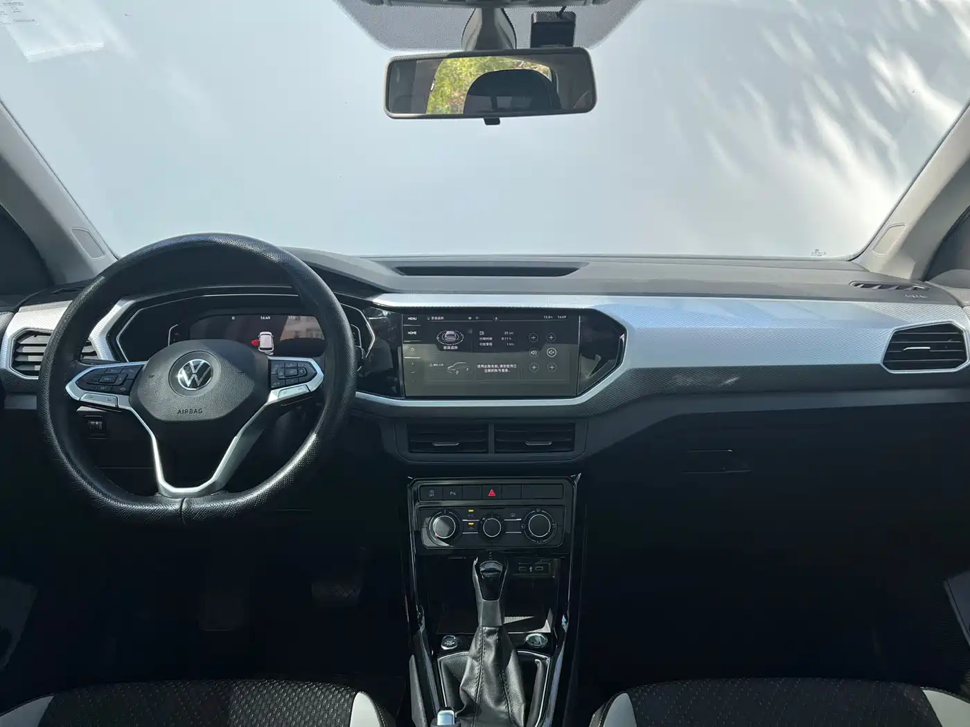 Volkswagen Tanying 2021 1.5L Automatic 30th Anniversary Edition фото 9