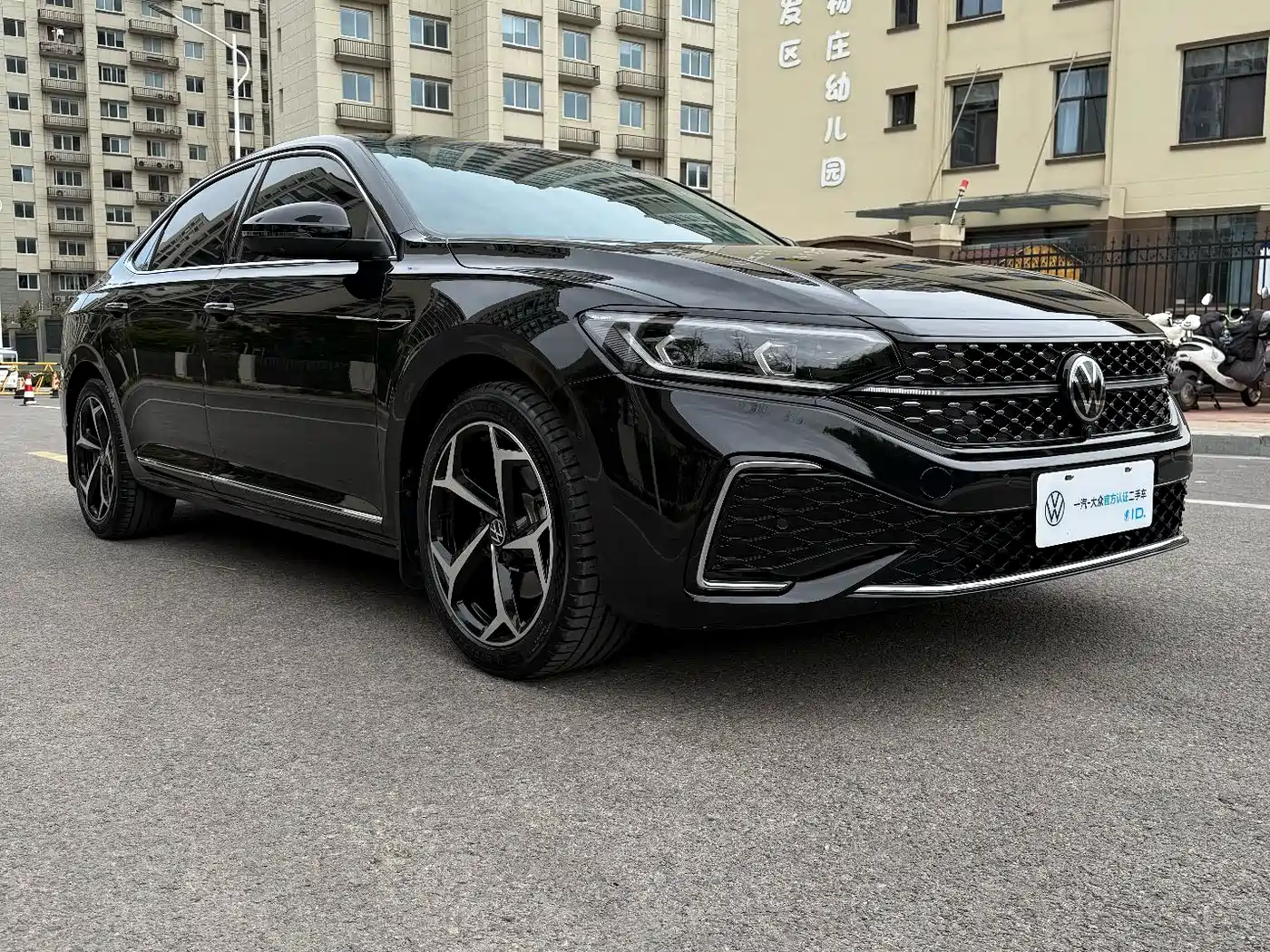 Volkswagen Passat 2023 330TSI Starlight Luxury Edition фото 3