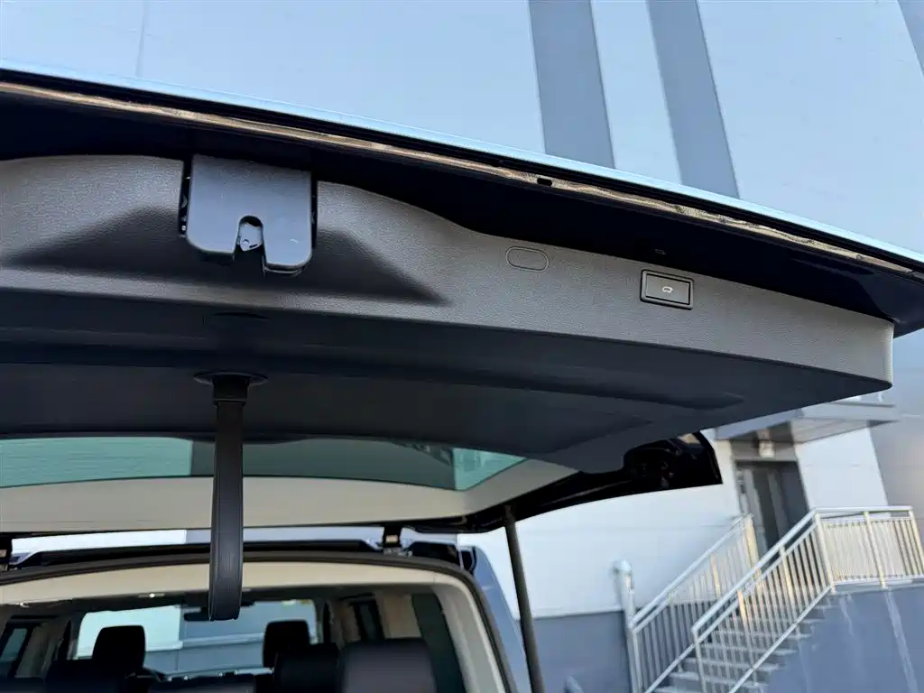 Volkswagen Multivan 2016 2.0TSI 4WD Prestige 7-Seater фото 37