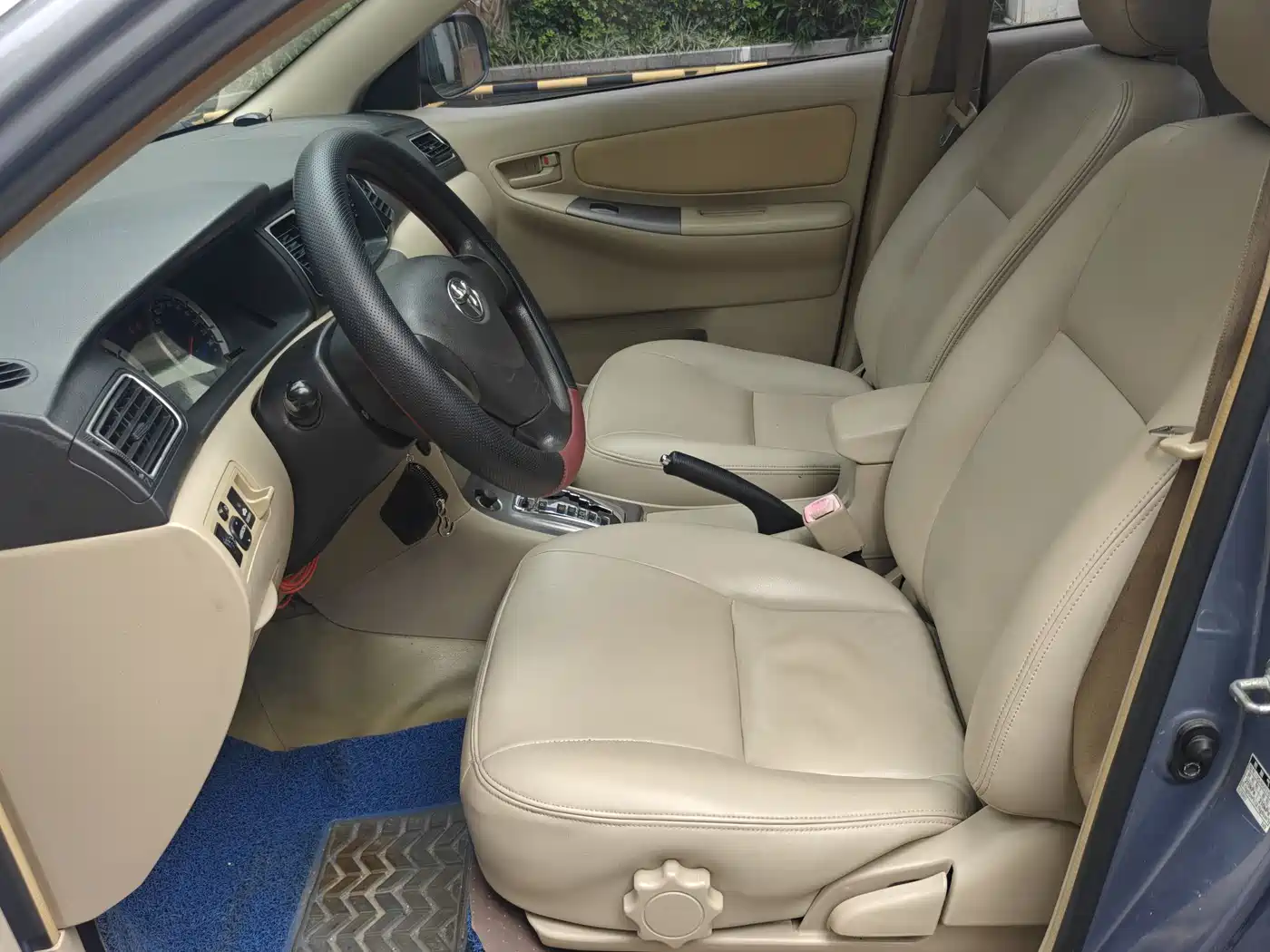 Toyota Corolla 2013 1.6L Automatic Luxury фото 5