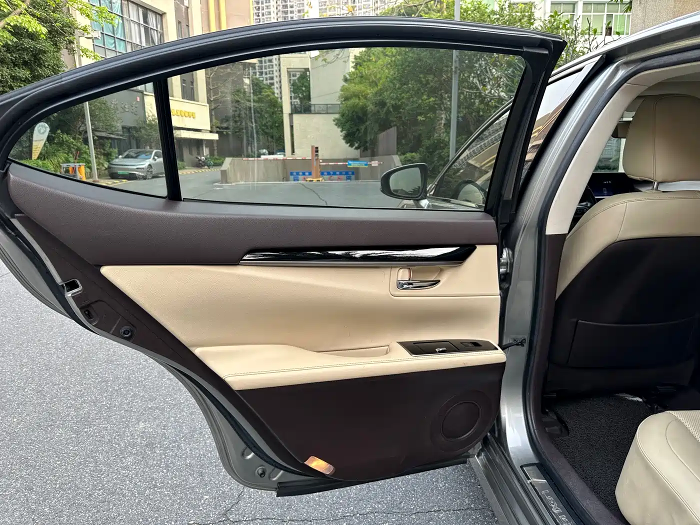 Lexus ES 2015 200 Elite Edition фото 24