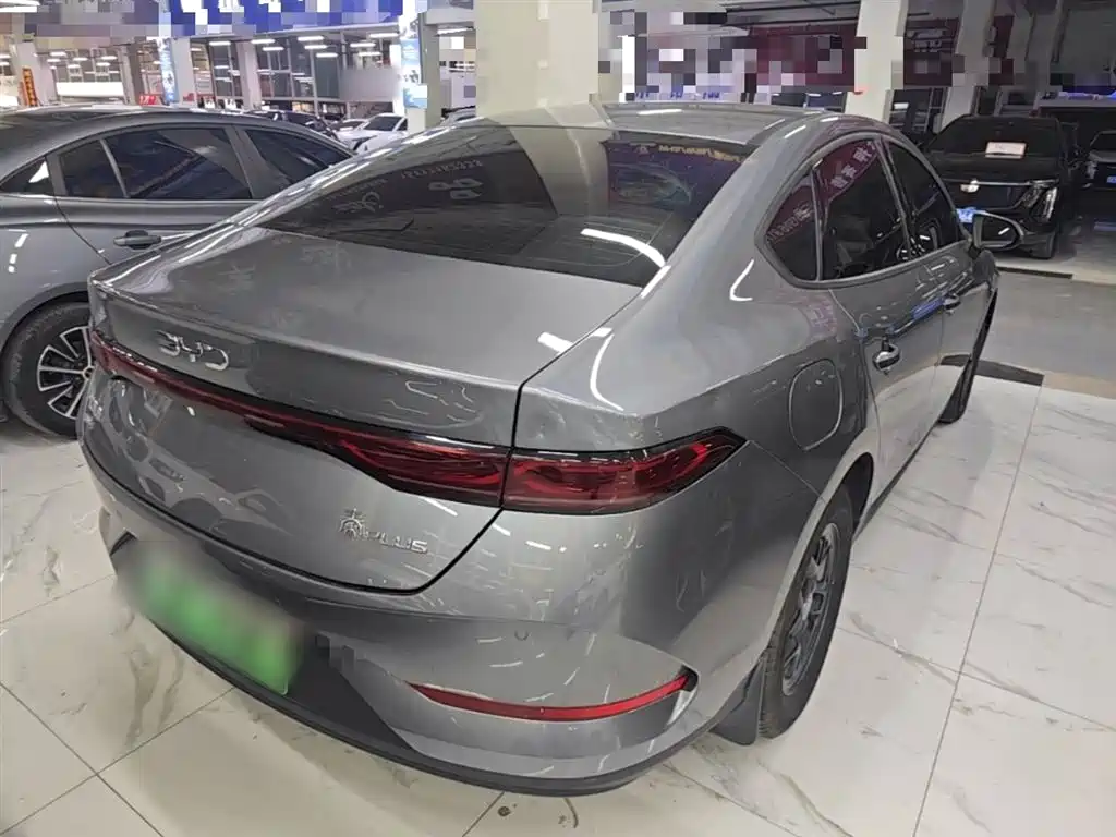 BYD Qin PLUS 2024 Glory Edition DM-i 55KM Leading фото 7