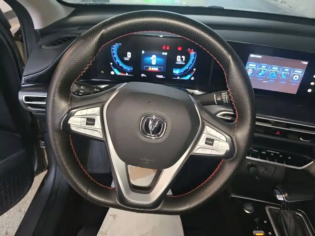 Фото 15 - Changan Eado