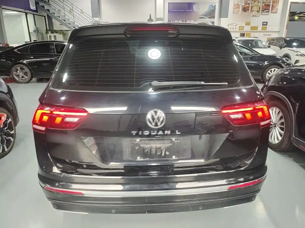 Volkswagen Tiguan L 2021 330TSI Automatic 2WD R-Line Premium фото 6