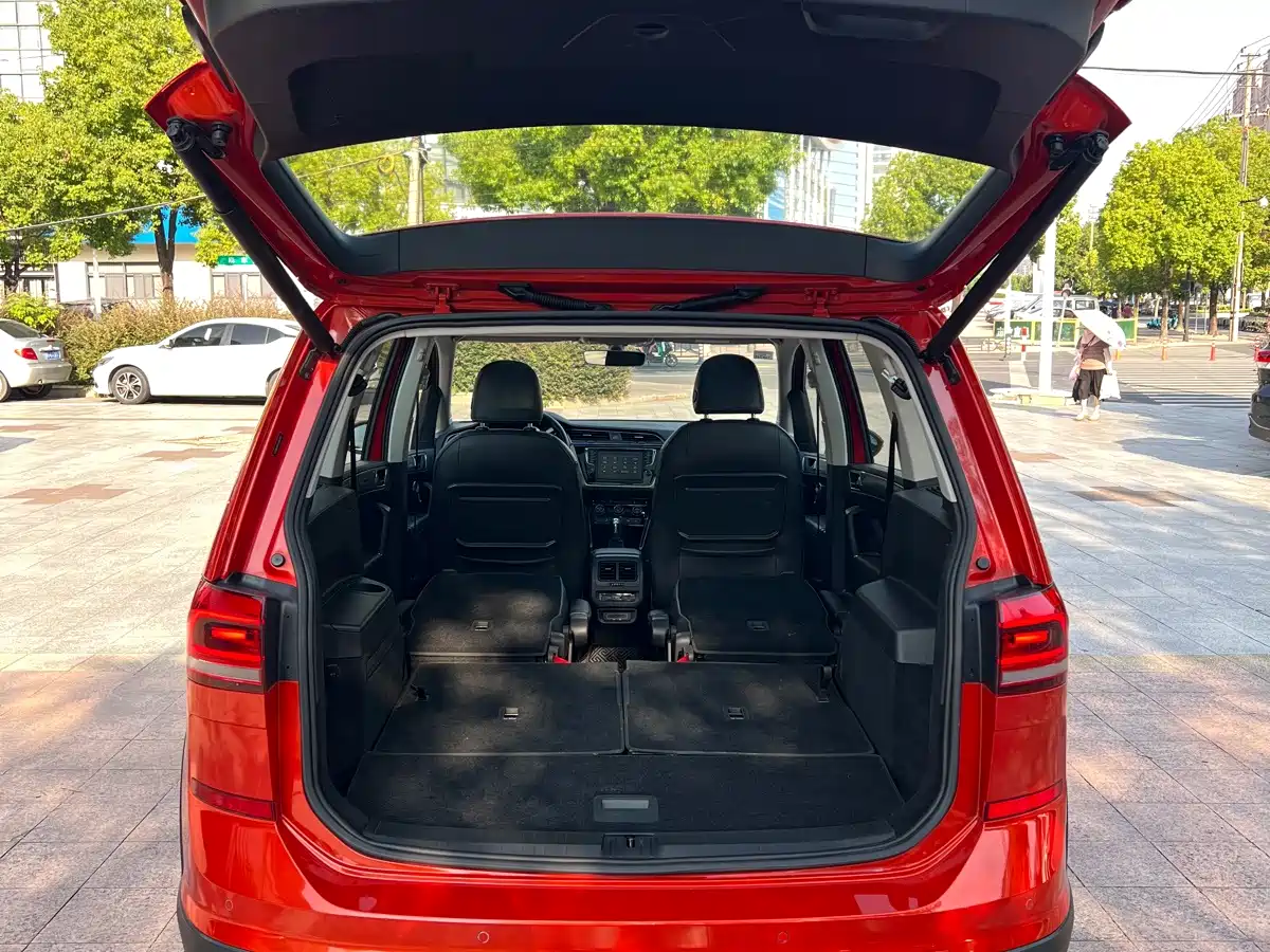 Volkswagen Touran 2018 2018 Touran L 280TSI DSG Frontier Luxury Edition 6-Seater China V