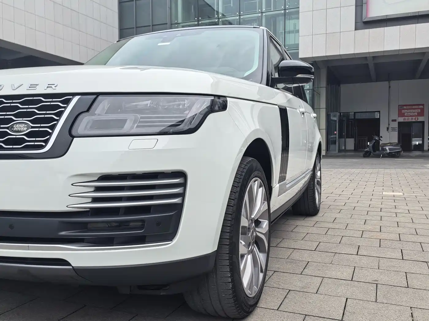 Land Rover Range Rover 2021 3.0 L6 Heritage Edition фото 4