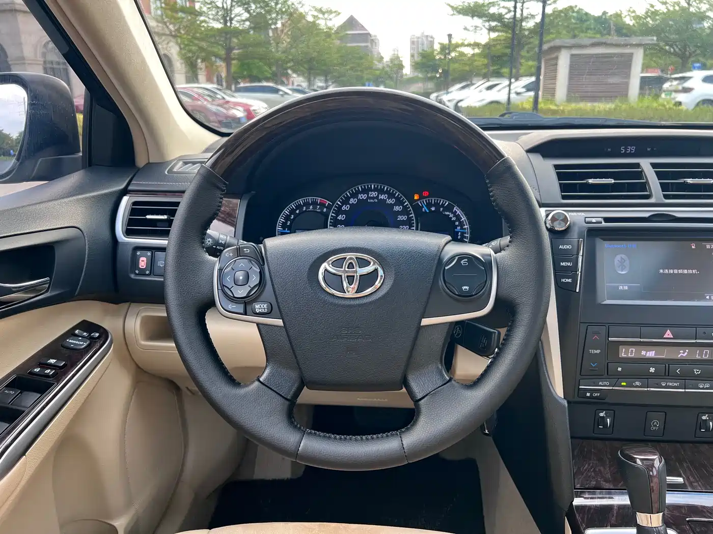 Toyota Camry 2016 2.0G 10th Anniversary Luxury Edition фото 16