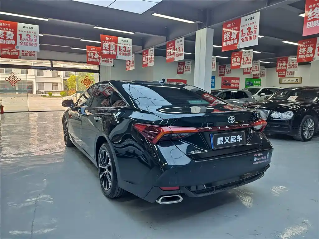 Toyota Avalon 2023 2.0L Luxury Edition фото 7
