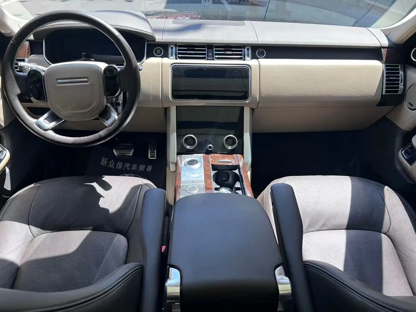 Land Rover Range Rover 2022 3.0 L6 400PS Heritage Extended Classic Edition фото 9