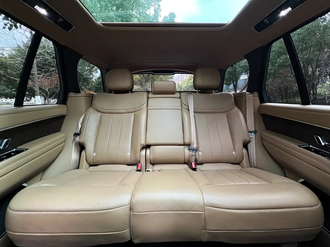 Land Rover Range Rover 2023 3.0 L6 360PS Golden Age Edition фото 9