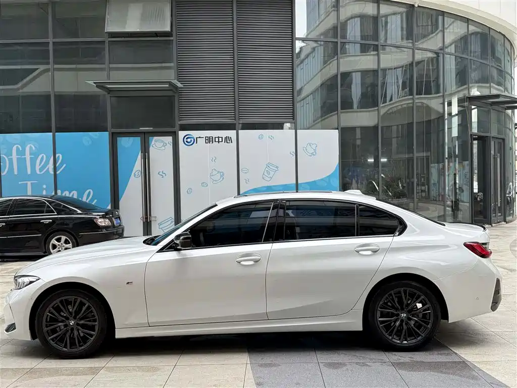 BMW 3 Series 2023 325Li M Sport Black Night Package фото 11