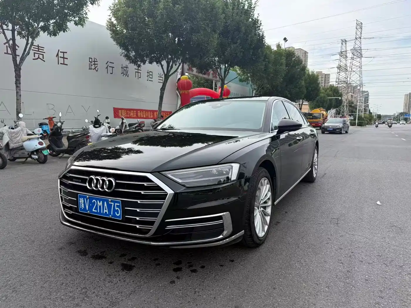 Фото 1 - Audi A8