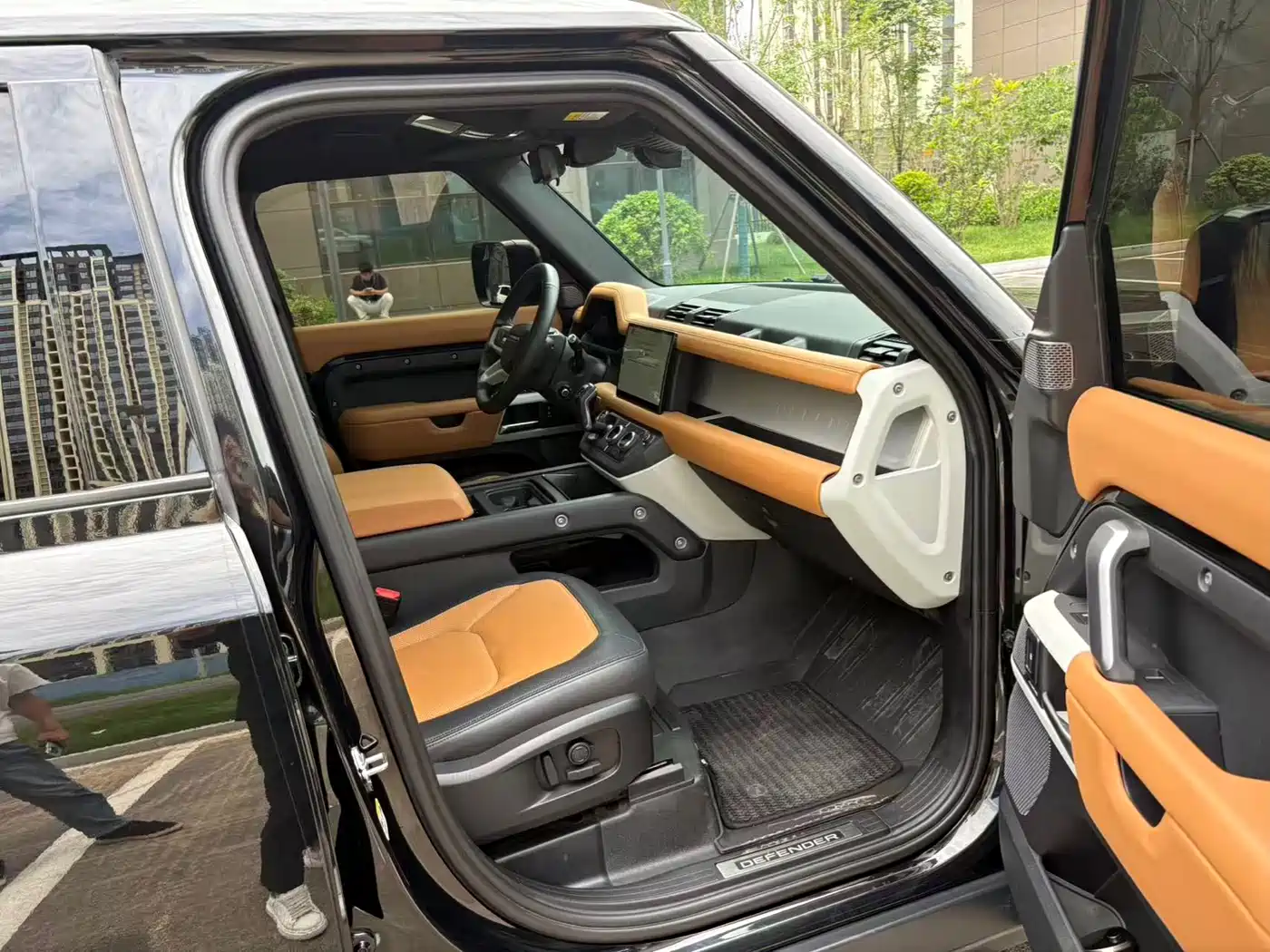 Land Rover Defender 2023 Model 110 3.0T P400 Dark Special Edition фото 6