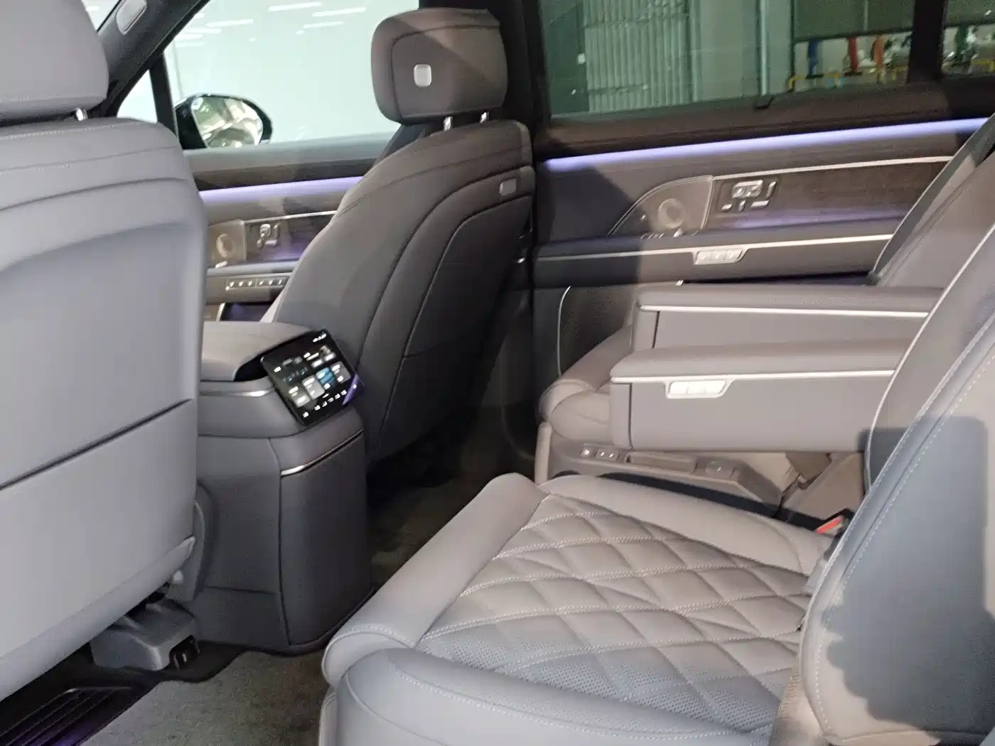 NIO ES8 2026 2025 Model 6-Seat Executive Luxury Edition