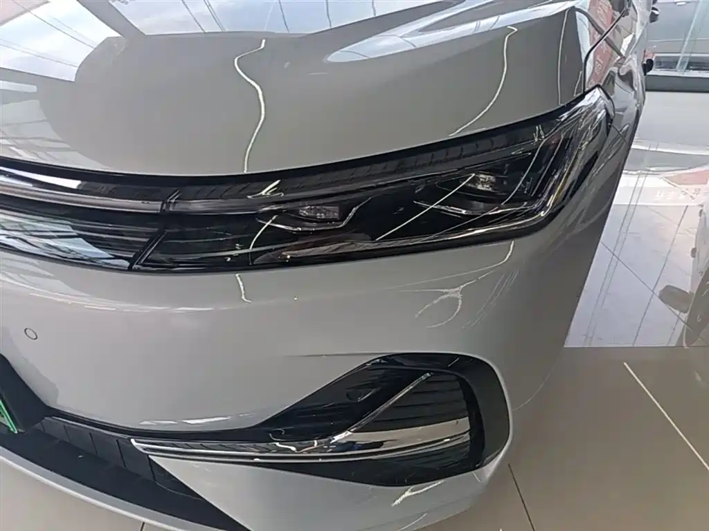 Geely Galaxy Galaxy A7 2025 EM-i 70km Voyage Edition фото 24