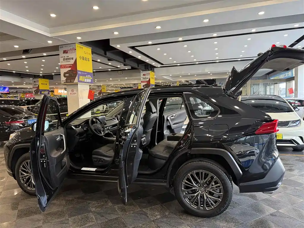Toyota Wildlander 2023 Hybrid 2.5L E-CVT AWD Premium Edition фото 33