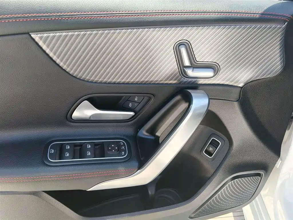 Mercedes-Benz A-Class 2024 A 200 L Fashion Edition фото 10