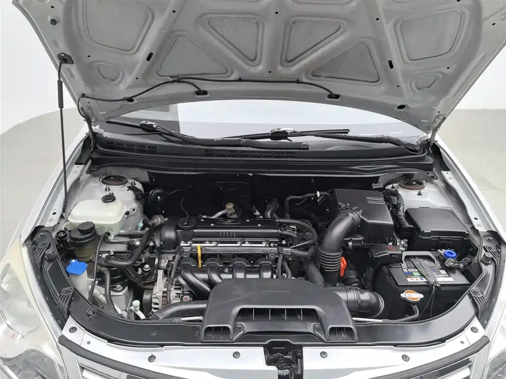 Hyundai Elantra 2011 1.6L Automatic Luxury фото 6