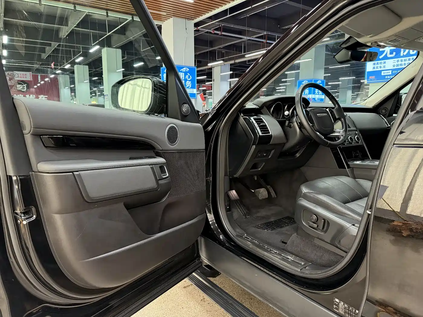 Land Rover Discovery 2019 3.0 SC V6 SE фото 4