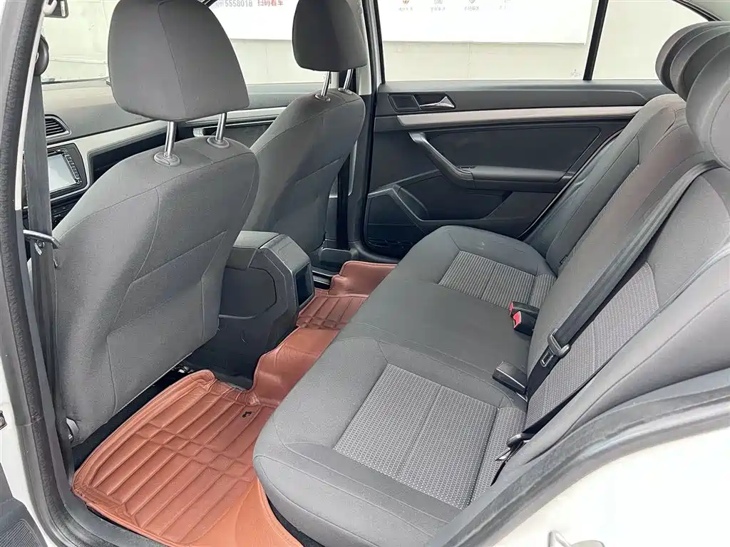 Volkswagen Lavida 2015 1.6L Automatic Trend Edition фото 6
