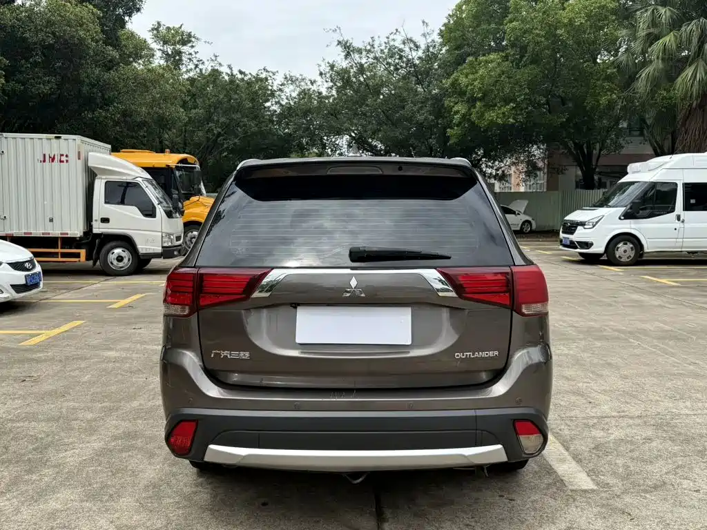 Mitsubishi Outlander 2016 2016 2.0L 2WD Fashion Edition 5-seater