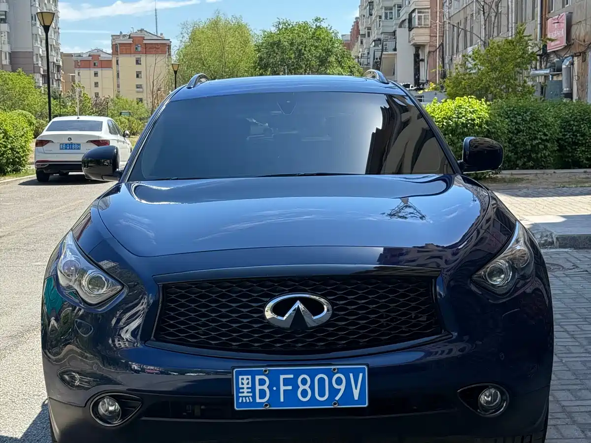 Infiniti QX70 2015 Model 3.7L Shadow Edition фото 2