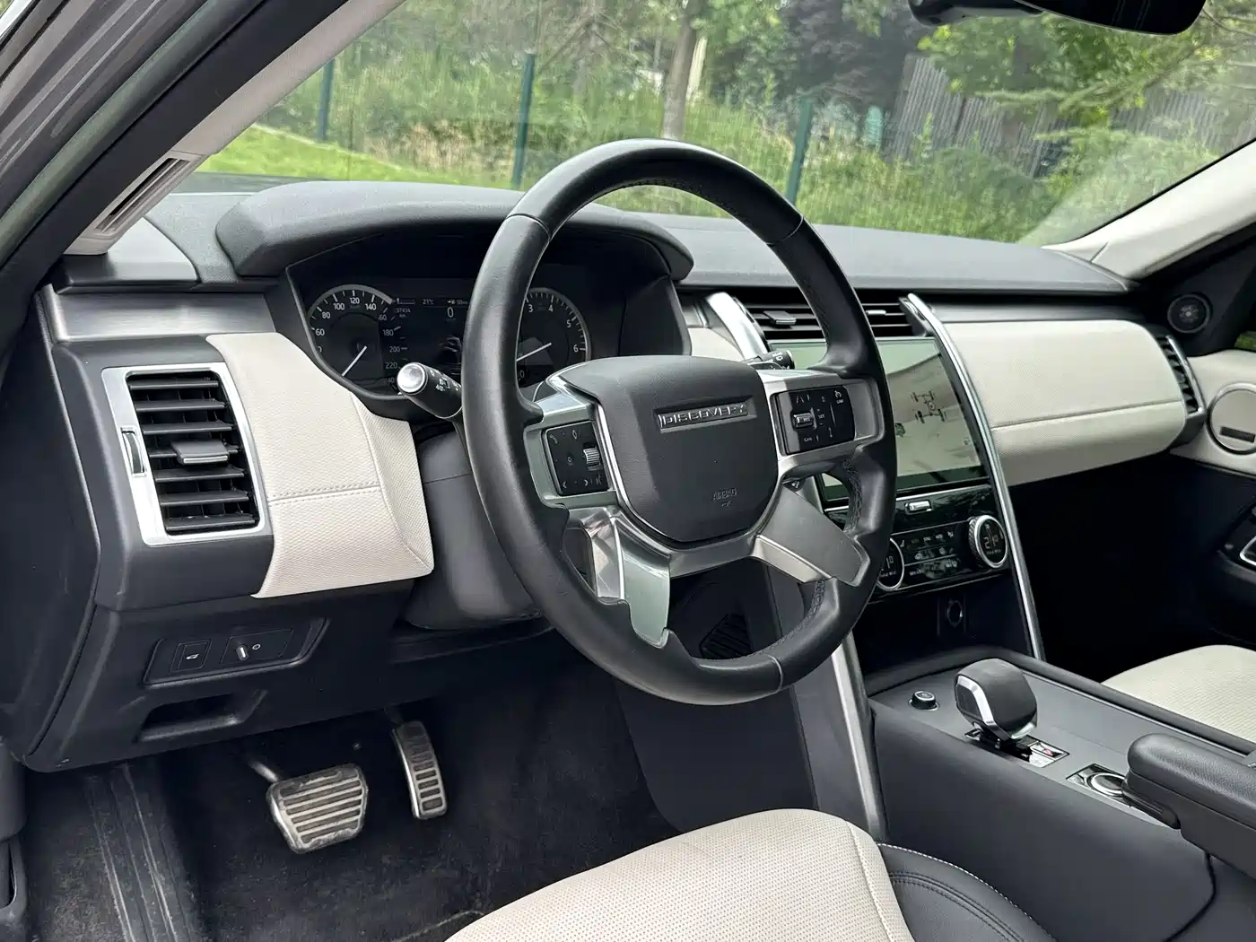 Land Rover Discovery 2023 360PS R-Dynamic SE фото 9