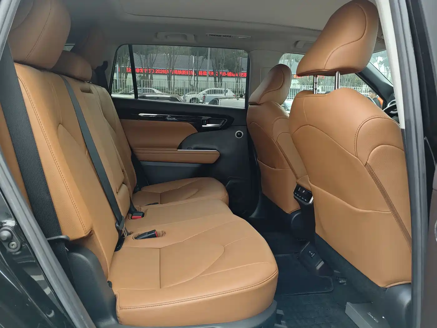 Toyota Highlander 2023 2.5L Smart Hybrid Dual Engine AWD Premium 7-Seater фото 20