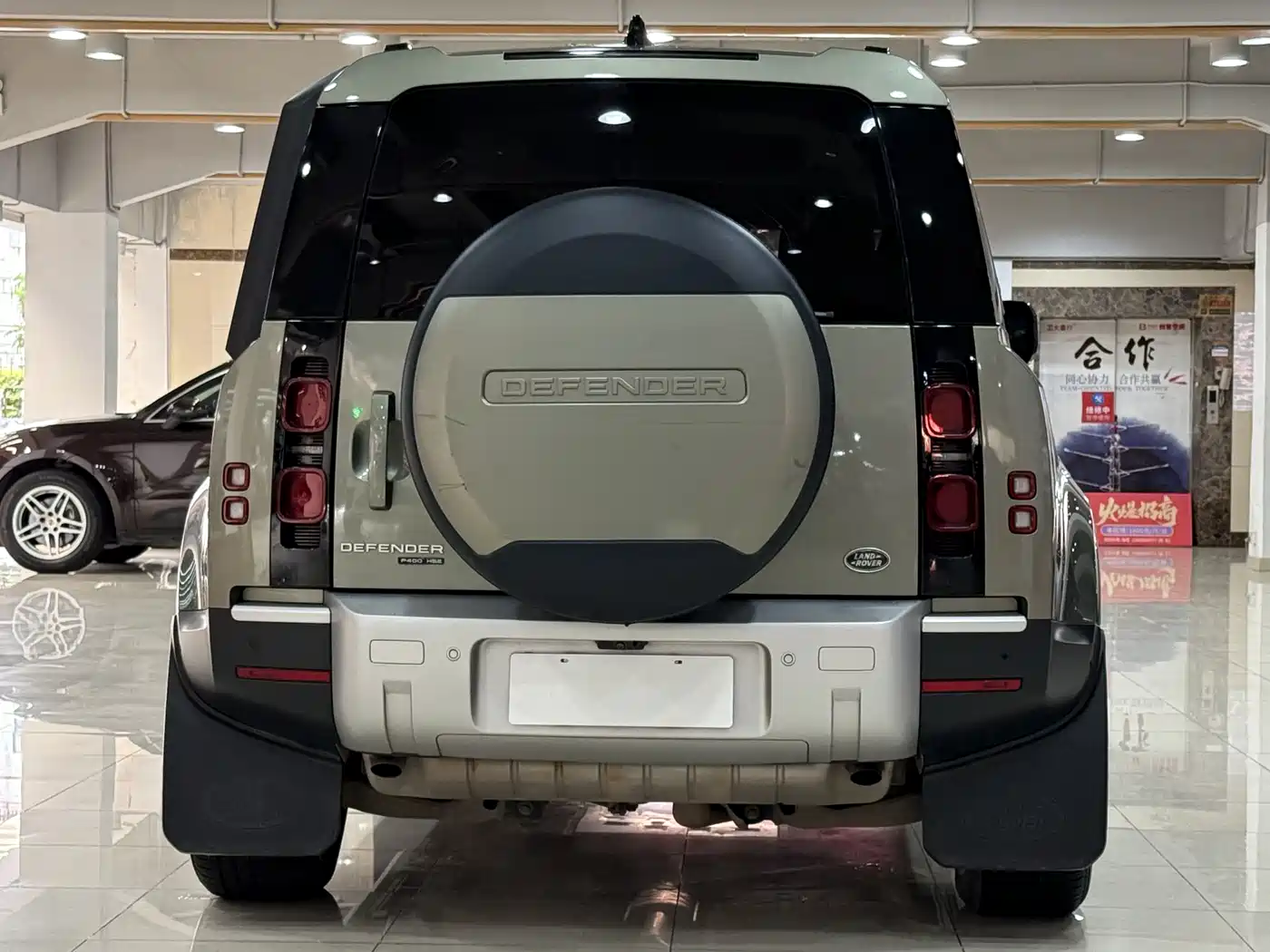 Land Rover Defender 2020 Model 110 P400 HSE фото 18