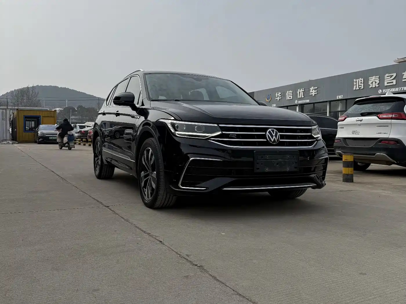 Volkswagen Tiguan L 2023 330TSI Auto 2WD R-Line Premium Edition фото 3