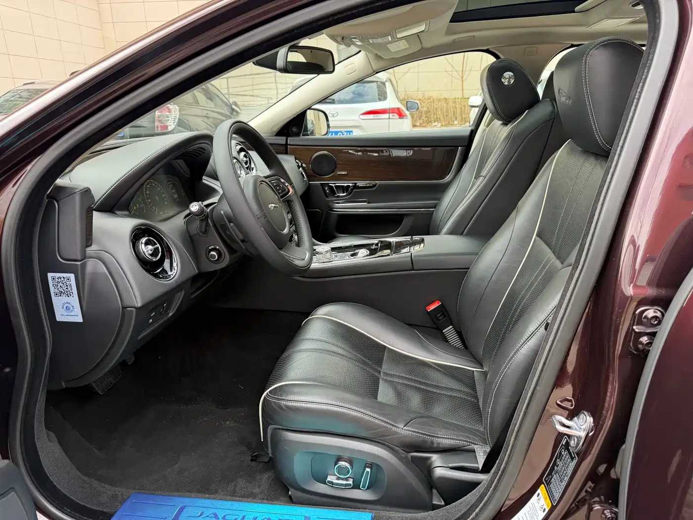 JAGUAR XJ