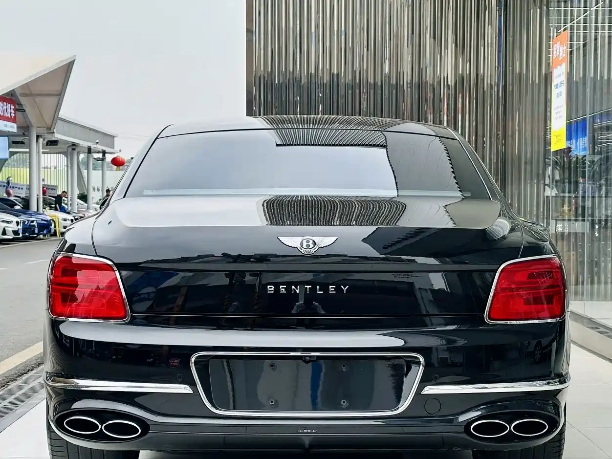 Фото 4 - Bentley Flying Spur