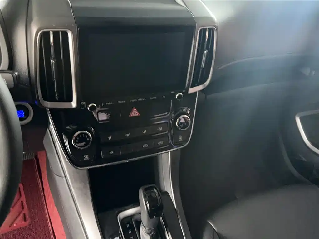Hyundai Beijing Hyundai ix35 2019 2.0L Automatic 2WD Zhiyong·Smooth Enjoy China VI фото 5