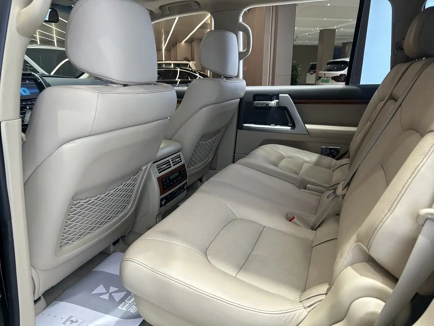 Toyota Land Cruiser 2012 4.6L Automatic VX-R фото 16