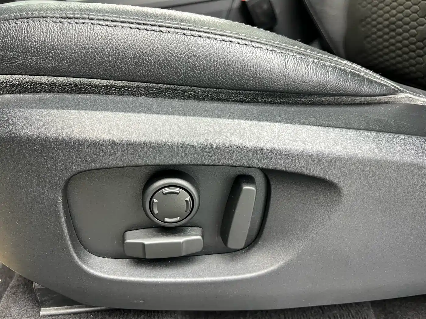 Land Rover Discovery Sport 2019 240PS SE Edition China V фото 6