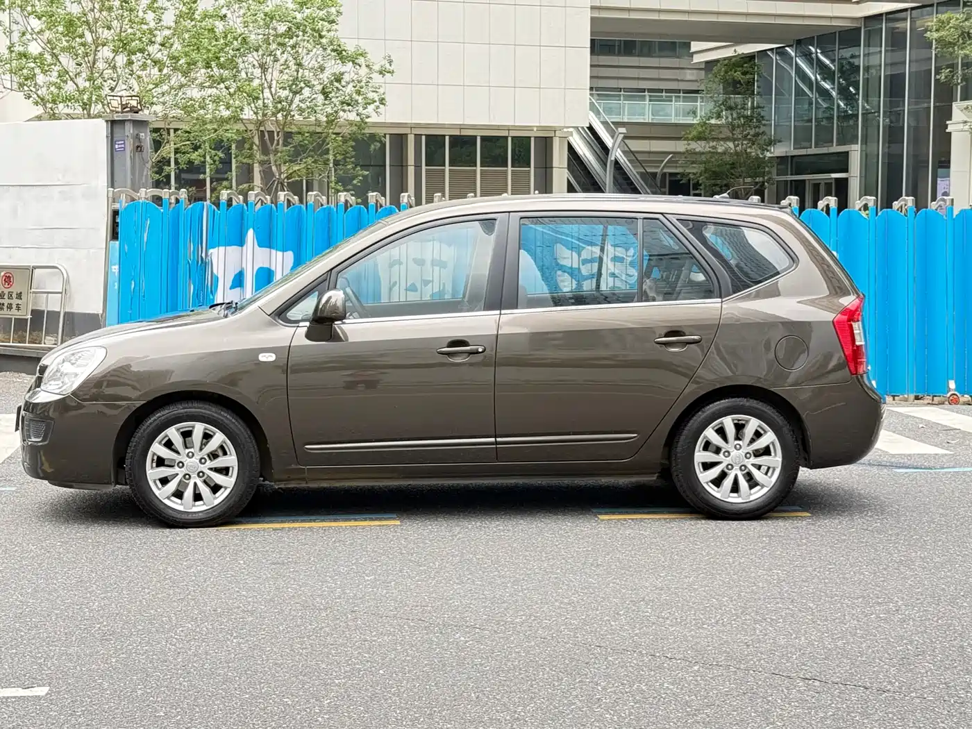 Kia Carens 2011 1.6L 5-seat Automatic Comfort фото 9