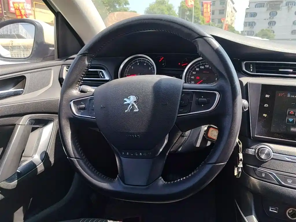 Peugeot 408 2015 Model 1.2T Automatic Luxury Edition фото 11