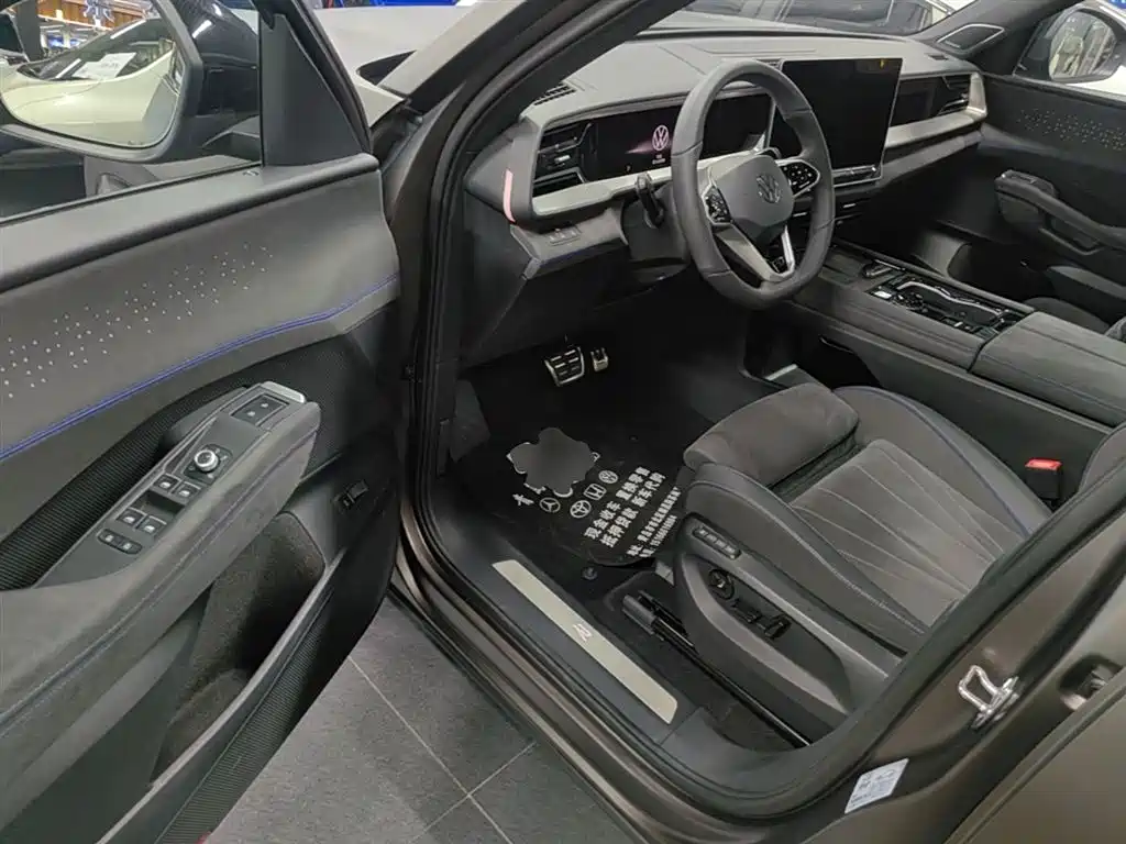 Volkswagen Teramont 2025 Teramont Pro 450TSI 4WD Summit Edition фото 16