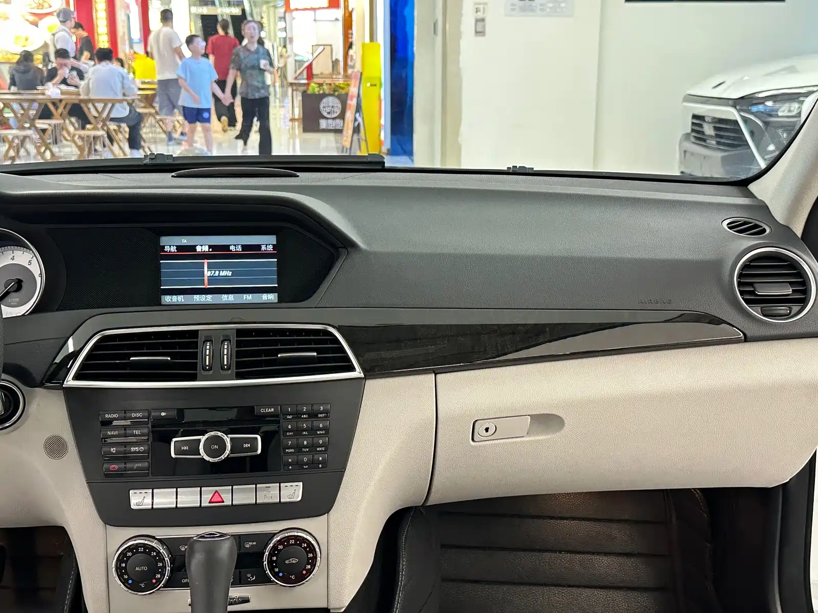 Фото 16 - Mercedes-Benz C-Class