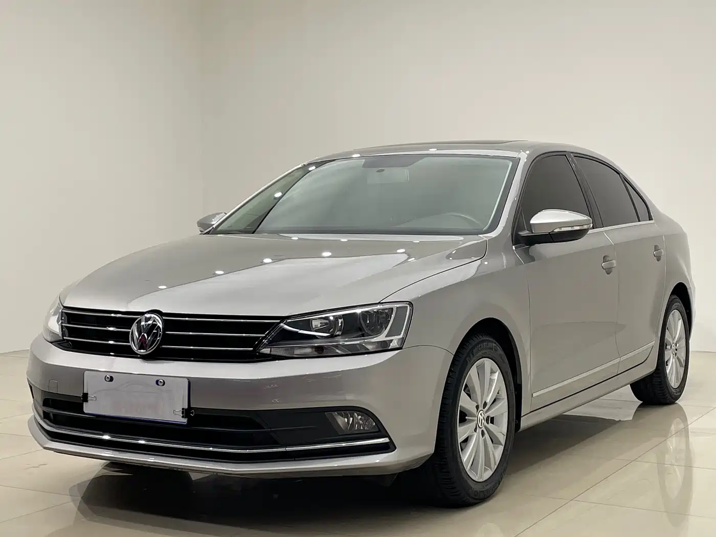 Volkswagen Sagitar 2015 1.6L Automatic Comfort
