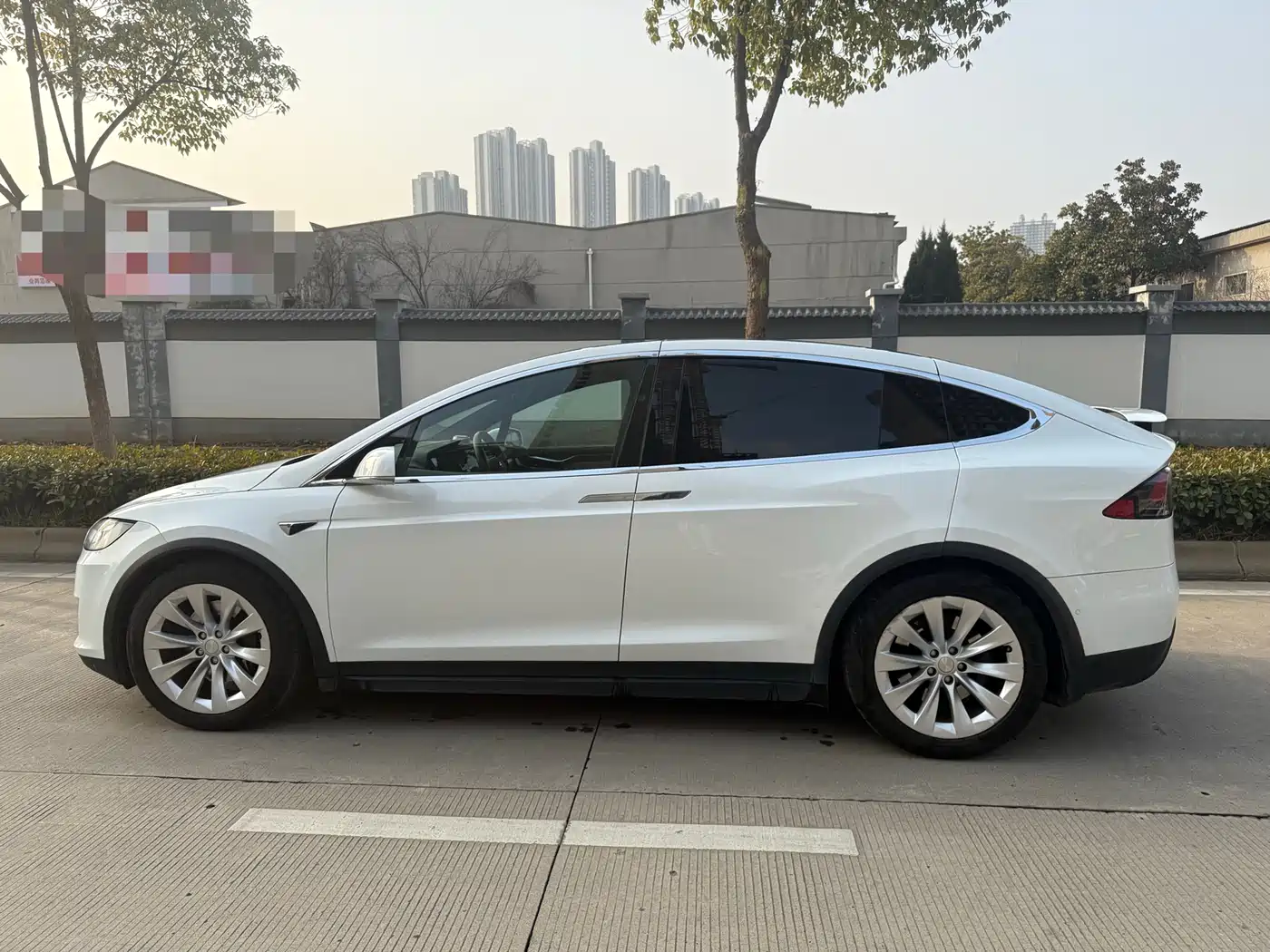 TESLA MODEL X