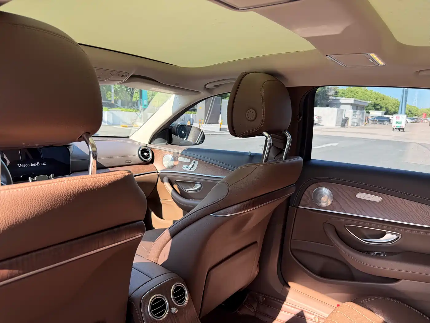 Mercedes-Benz E-Class 2023 E 300 L Sport Luxury фото 8