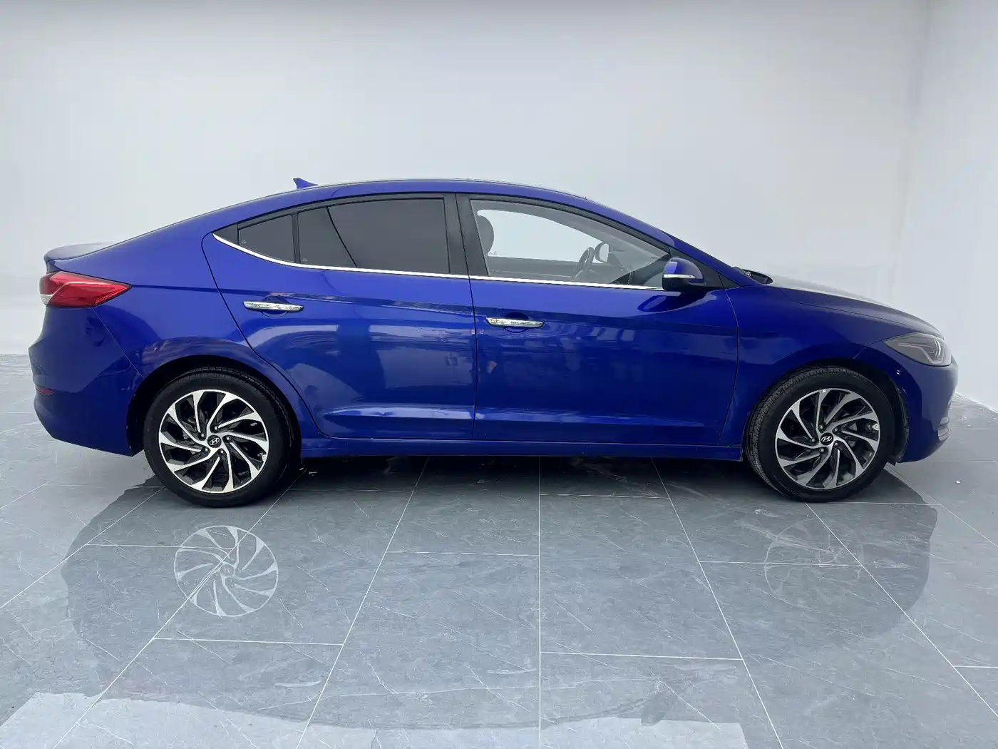 Hyundai Elantra 2019 1.5L CVT Smart Elite фото 12