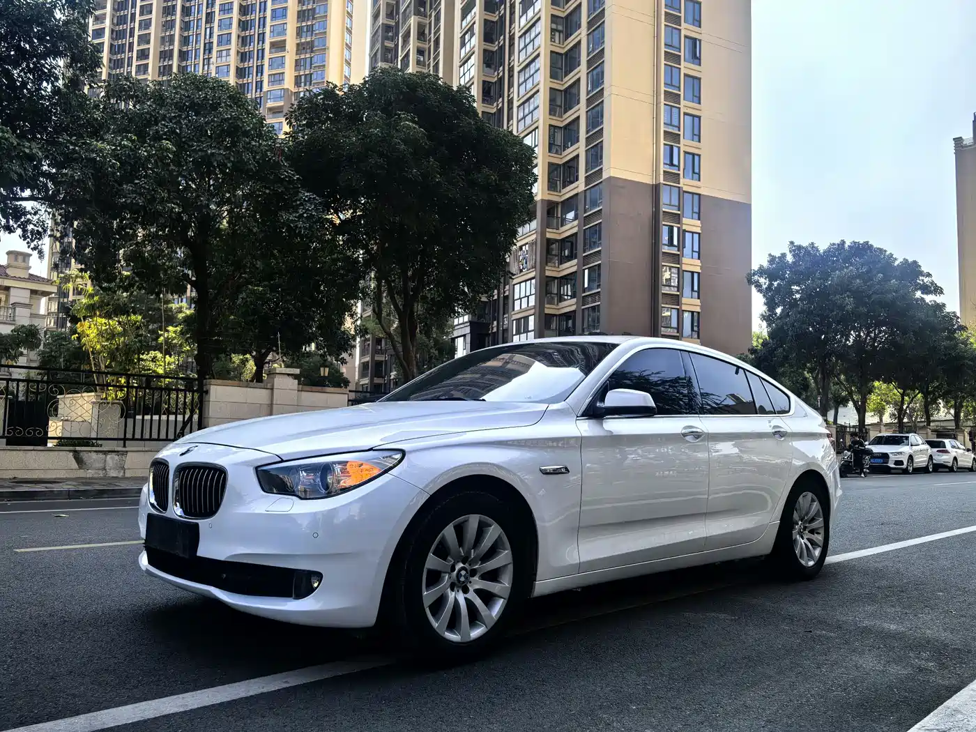 BMW 5 Series GT 2013 535i xDrive Luxury фото 15