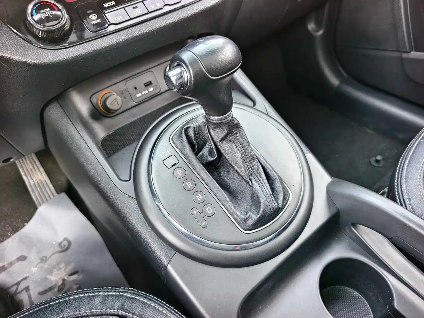 Kia Sportage 2012 2.0L Automatic 2WD NAVI Edition фото 6