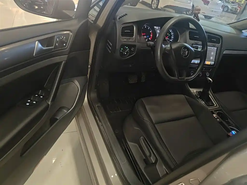 Volkswagen Golf 2016 1.6L Automatic Fashion фото 16