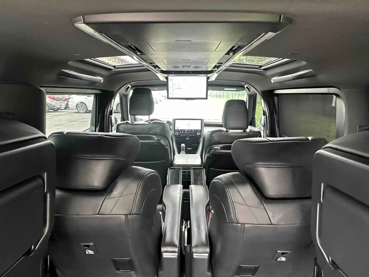 Toyota Vellfire 2024 Crown Hybrid 2.5L Executive Premium Edition фото 4