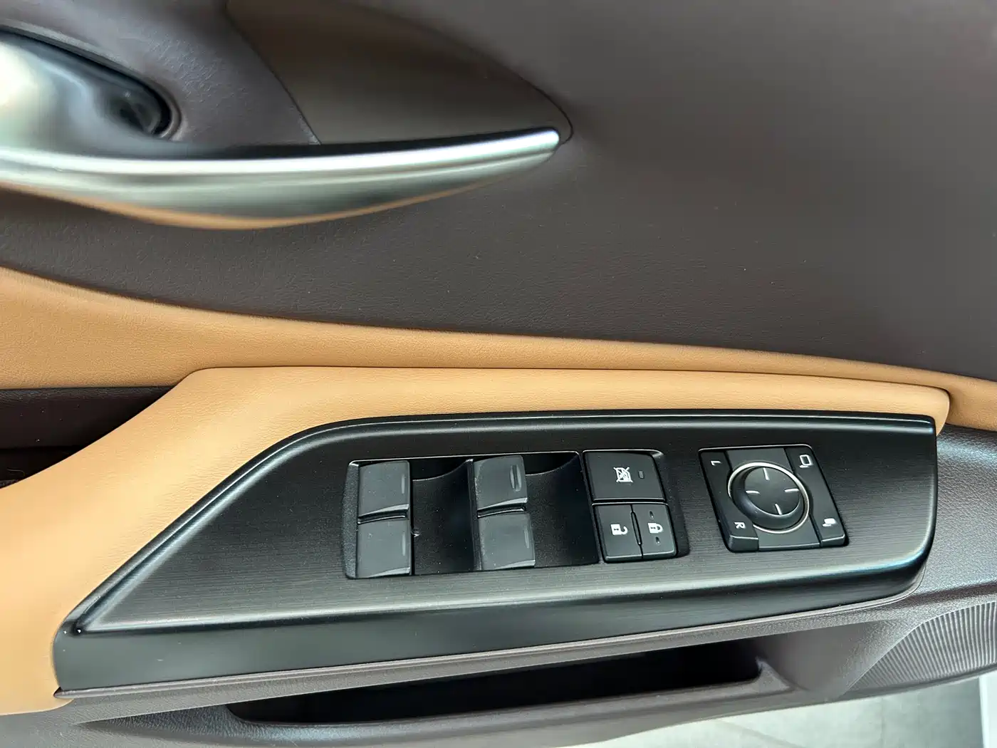 Lexus ES 2020 200 Excellence фото 18