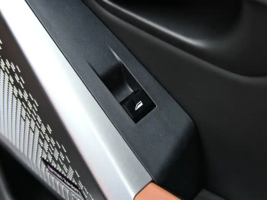 BMW 5 Series 2024 530Li Leading M Sport Package фото 26